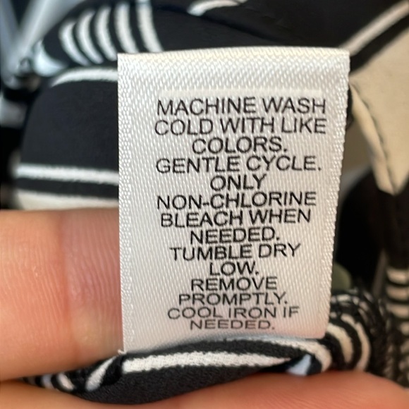 Cato Womens Black White Striped Boatneck Tie Front Top SIZE 26/28W PLUS - Picture 6 of 7